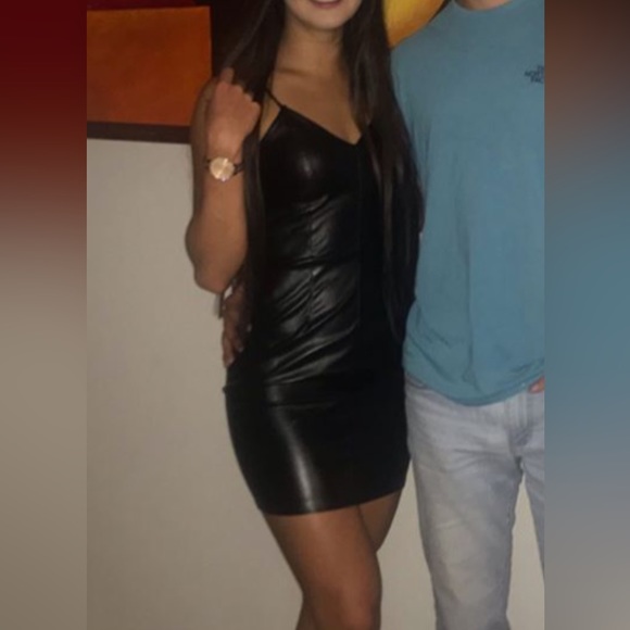 Black leather dress - Picture 2 of 3